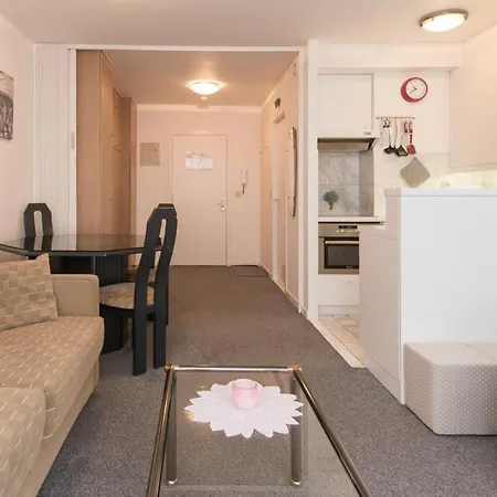 Daire Lecomte - Beachside 154